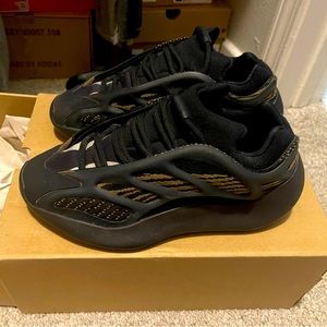 Yeezy 700v3